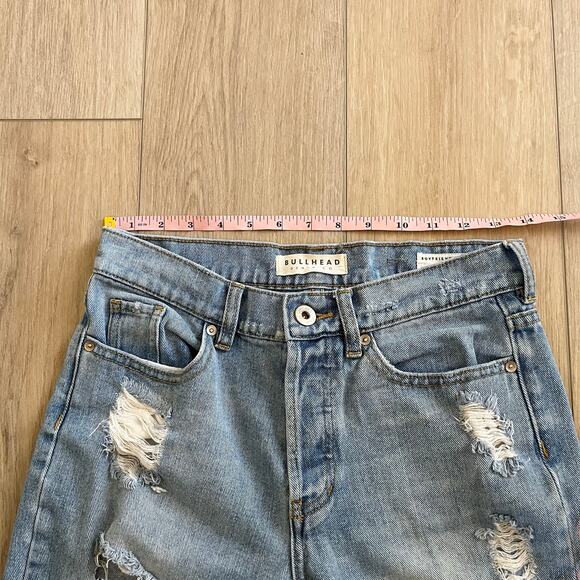 Bullhead Denim Co. Women’s Light Wash Distressed Boyfriend Jean Sz 3 - Picture 7 of 9